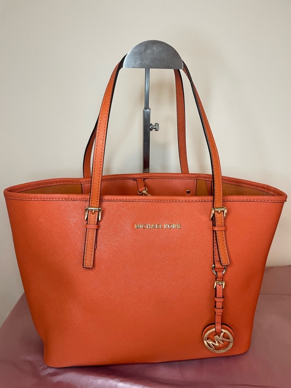 Authentic Michael Kors Purse #076NC Jet Set Travel tote bag in orange saffiano